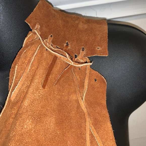 VINTAGE SUEDE FESTIVAL HIPPIE VEST w/ BEADED FRINGE & VINTAGE PATCH UNISEX - Picture 9 of 10